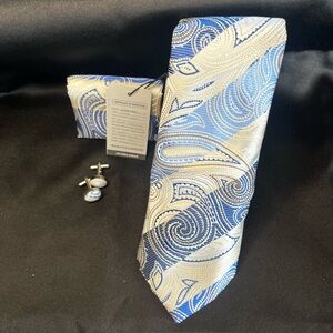 NWT-Elegant Silk Blue and Silver Paisley Tie Set